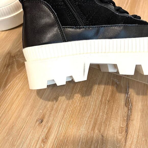 GIANNI BINI Wander Lust Lug Sole Platform Black Booties Size 7 - Picture 7 of 8